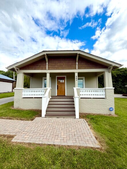 More Photos Of 904 W Lamar Alexander Pky, Maryville Office For Lease