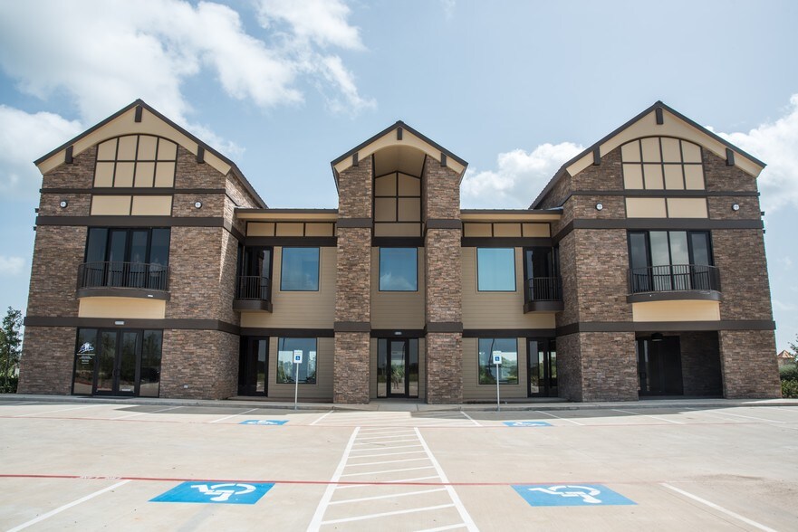 More Photos Of 951 Lonestar Pky, Montgomery Office For Lease