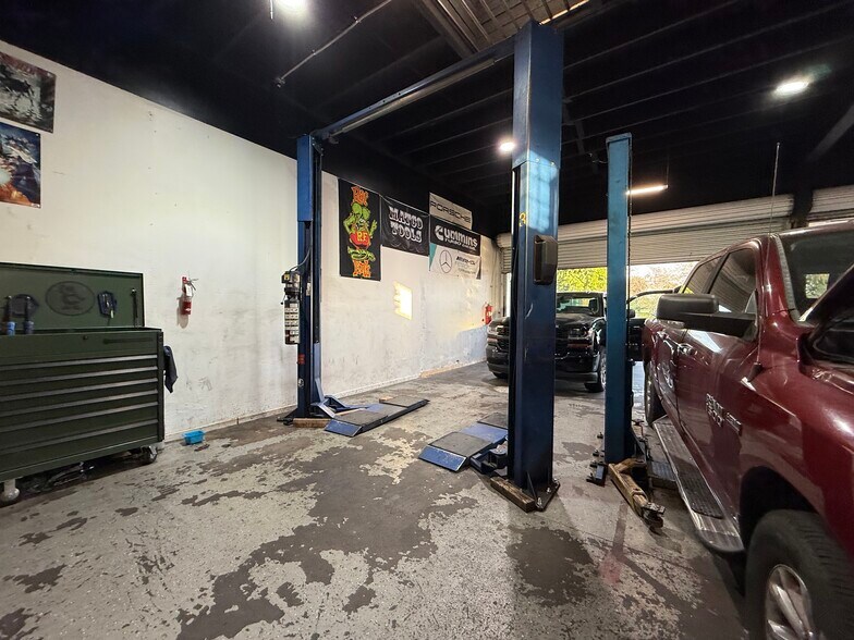 More Photos Of 2315 Fair Oaks Ave, Altadena Auto Repair For Sale
