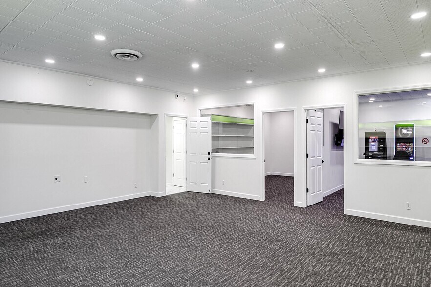More Photos Of 2502 Leavenworth St, Omaha Light Manufacturing For Sale