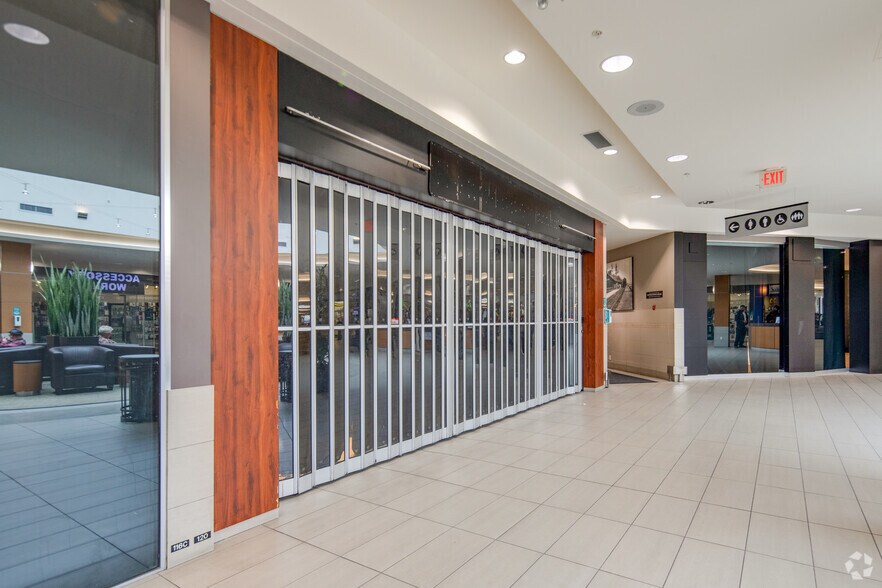 More Photos Of 1601-1715 152 St, Surrey Storefront Retail Office For Lease