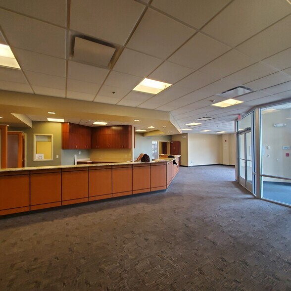 More Photos Of 1710-1784 W Golf Rd, Mount Prospect Restaurant For Lease