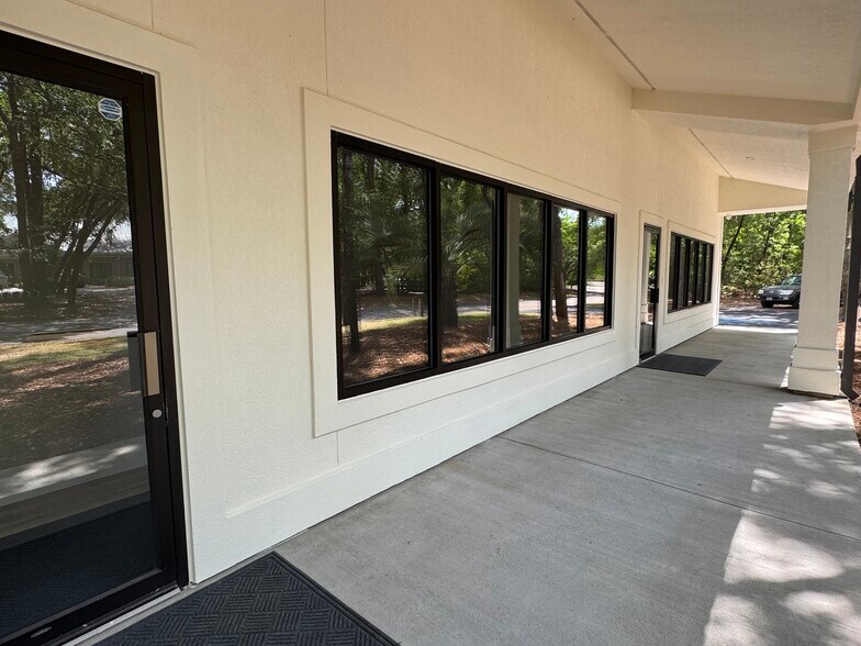 More Photos Of 70 Capital Dr, Hilton Head Island Showroom For Sale