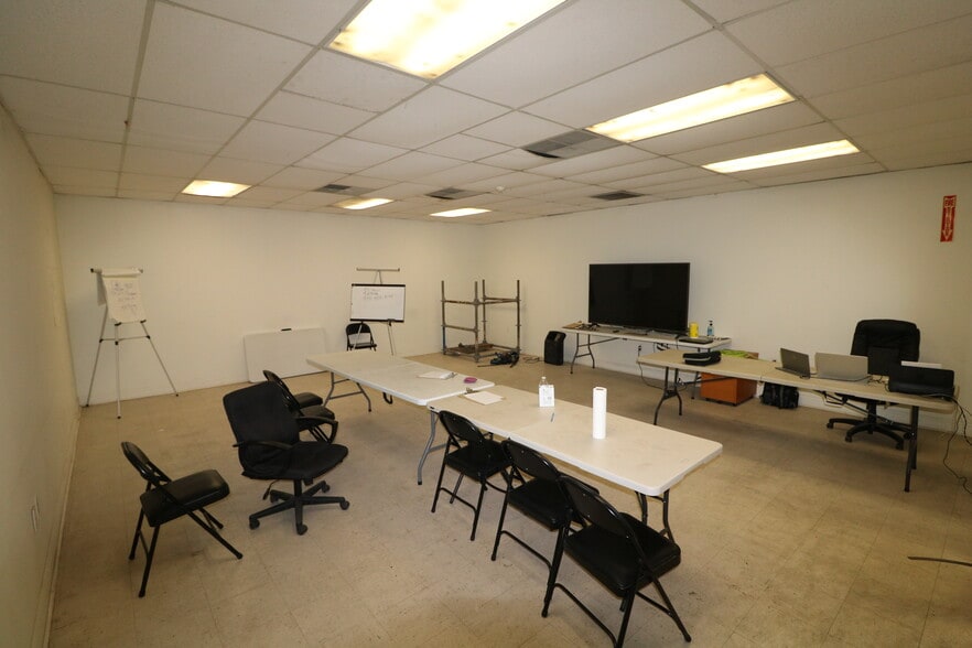 More Photos Of 1633 Republic Rd, Huntingdon Valley Warehouse For Sale
