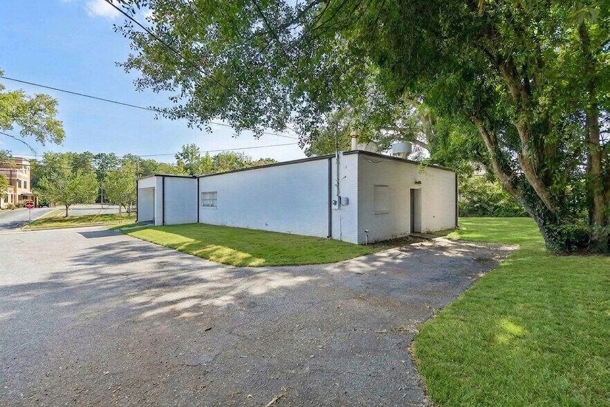 More Photos Of 224 E Broad St, Winder Medical For Sale
