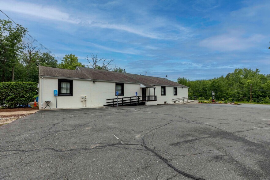 More Photos Of 1428 Center St, Ludlow Restaurant For Sale