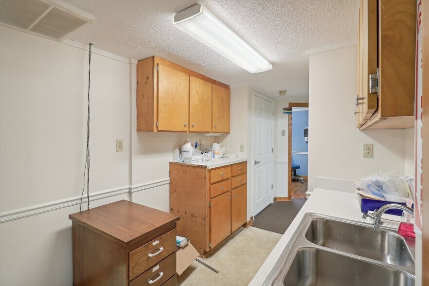 More Photos Of 1007 Carthage St, Sanford Medical For Sale