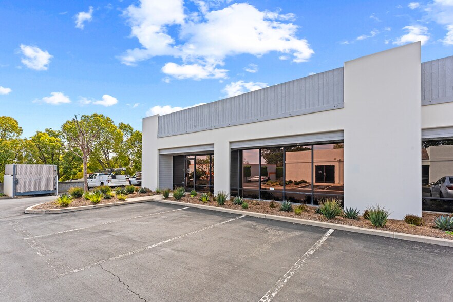 More Photos Of 420 Apollo St, Brea Flex For Lease