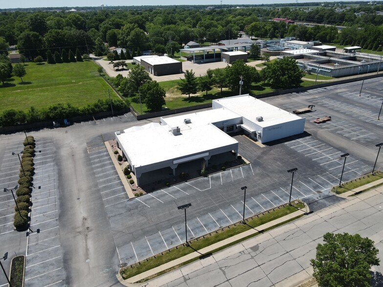 More Photos Of 141 Auto Ct, O'Fallon Auto Dealership For Sale