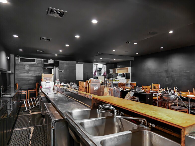 More Photos Of 362 W 23rd St, New York Apartments For Lease