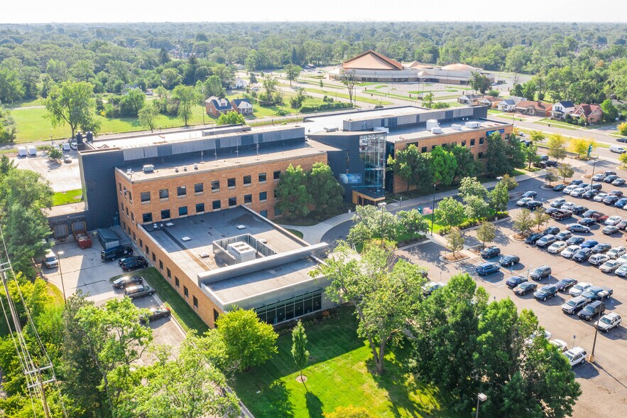 More Photos Of 7800 W Outer Dr, Detroit Medical For Lease