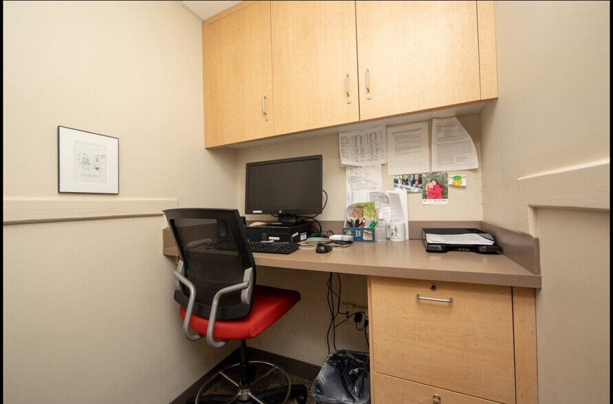 More Photos Of 800 W State St, Doylestown Office For Lease