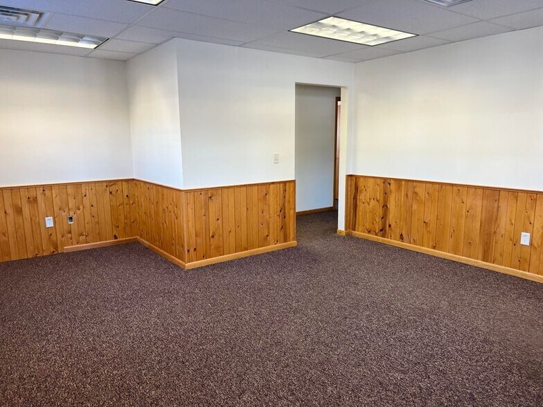 More Photos Of 3009 Forest Ave, Two Rivers Specialty For Lease