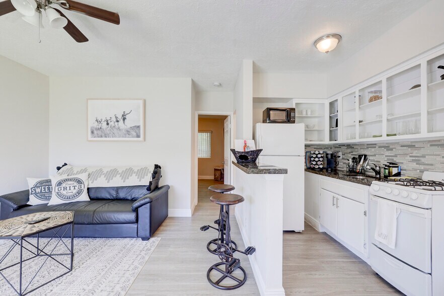 More Photos Of 741 Hibiscus Ave, Pompano Beach Apartments For Sale