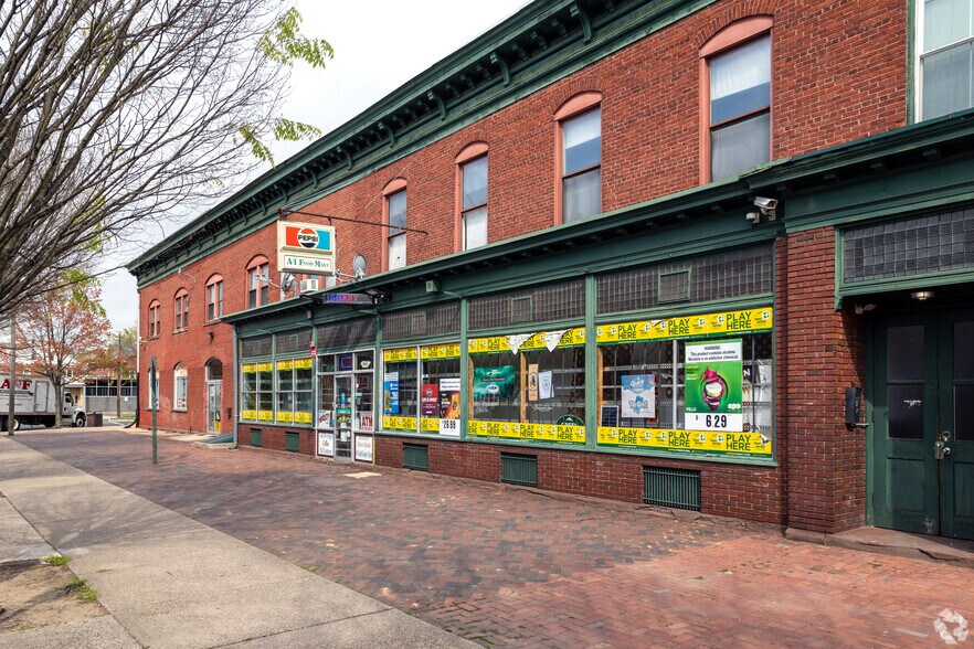 More Photos Of 41-43 Main St, Roebling Storefront Retail Residential For Lease