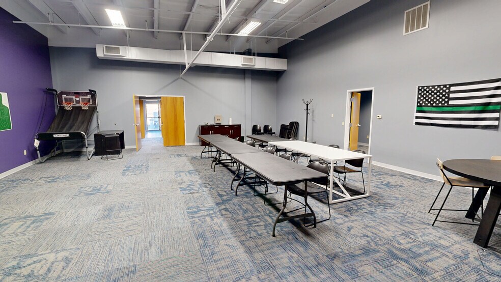 More Photos Of 5506 Walsh Ln, Rogers Office For Lease