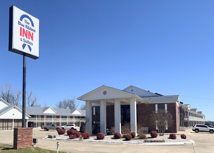 Primary Photo Of 706 S Kerr Blvd, Sallisaw Hotel For Sale
