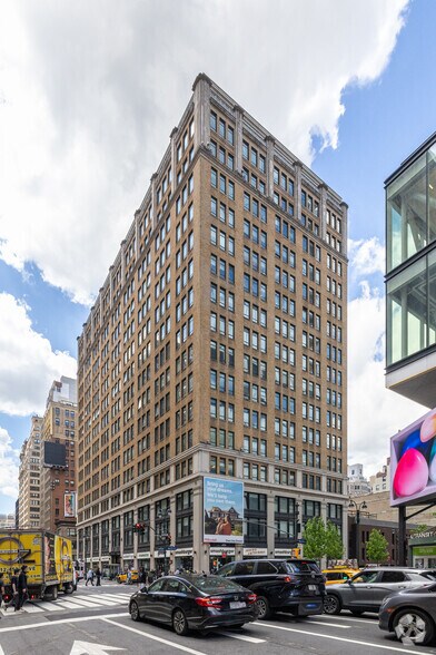 More Photos Of 7 Penn Plz, New York Office For Lease