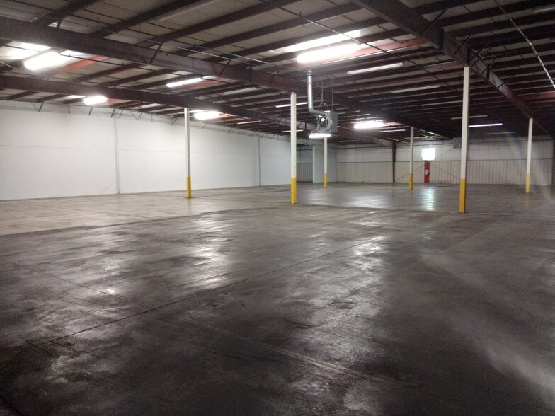 More Photos Of 460 Commerce Pl, Asheboro Warehouse For Lease