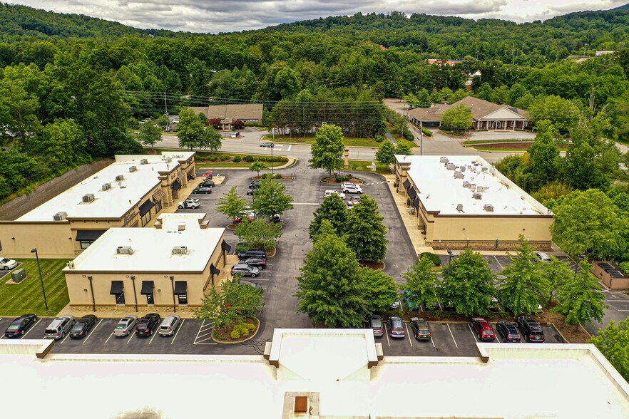 More Photos Of 600 Julian Ln, Arden Medical For Sale