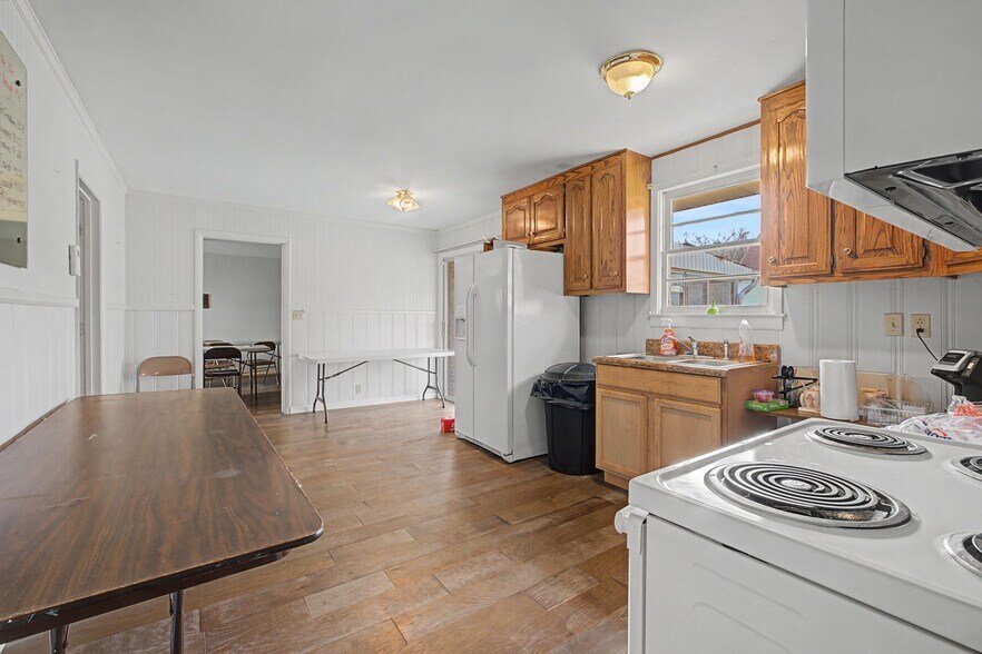More Photos Of 611 New Shackle Island Rd, Hendersonville Flex For Sale