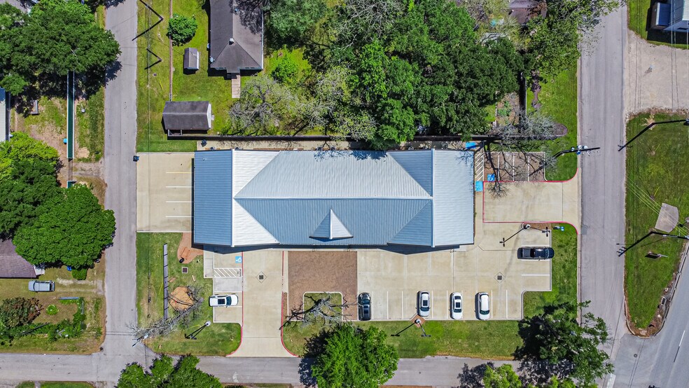 More Photos Of 1210 A St, Waller Medical For Lease