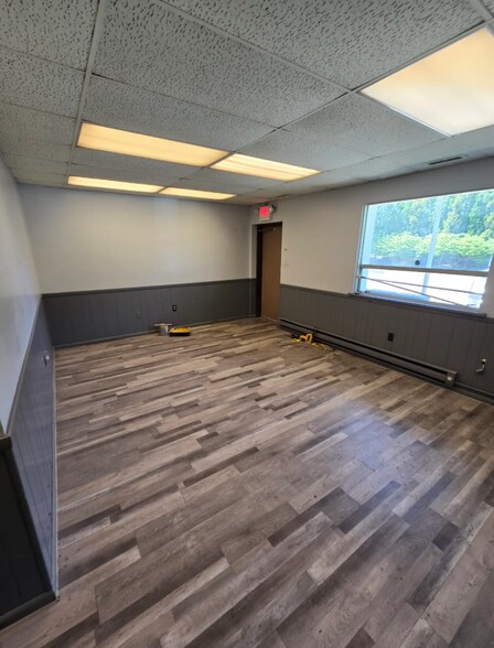 More Photos Of 9260 E Valley View Rd, Macedonia Warehouse For Lease