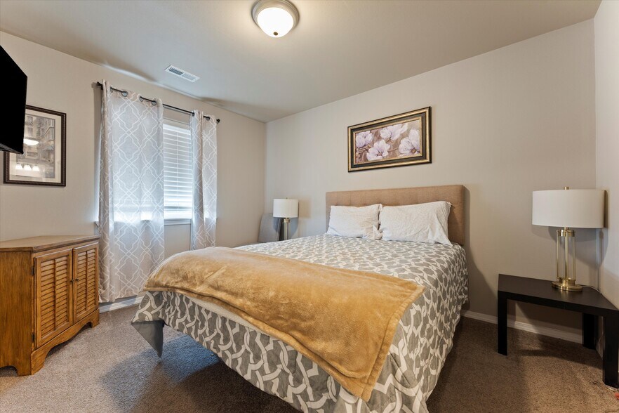 More Photos Of 2729 W Marina Dr, Moses Lake Apartments For Sale