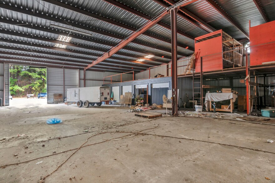 More Photos Of 2023 Memorial Dr, Waycross General Retail For Sale