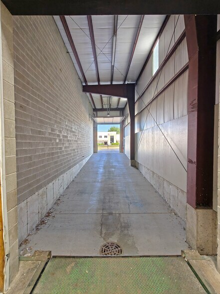 More Photos Of 1760 Commerce Dr, Montgomery Warehouse For Lease