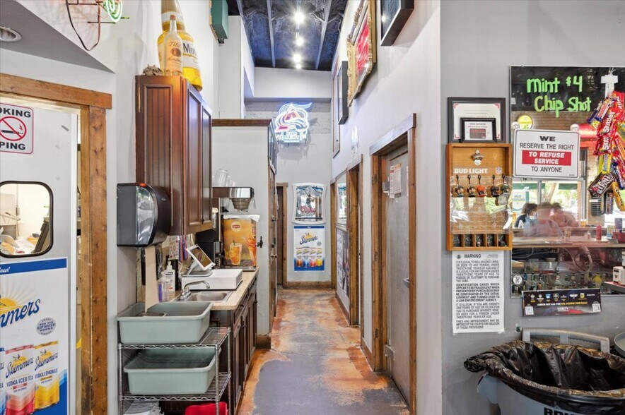 More Photos Of 430 N 1st St, Montrose General Retail For Sale