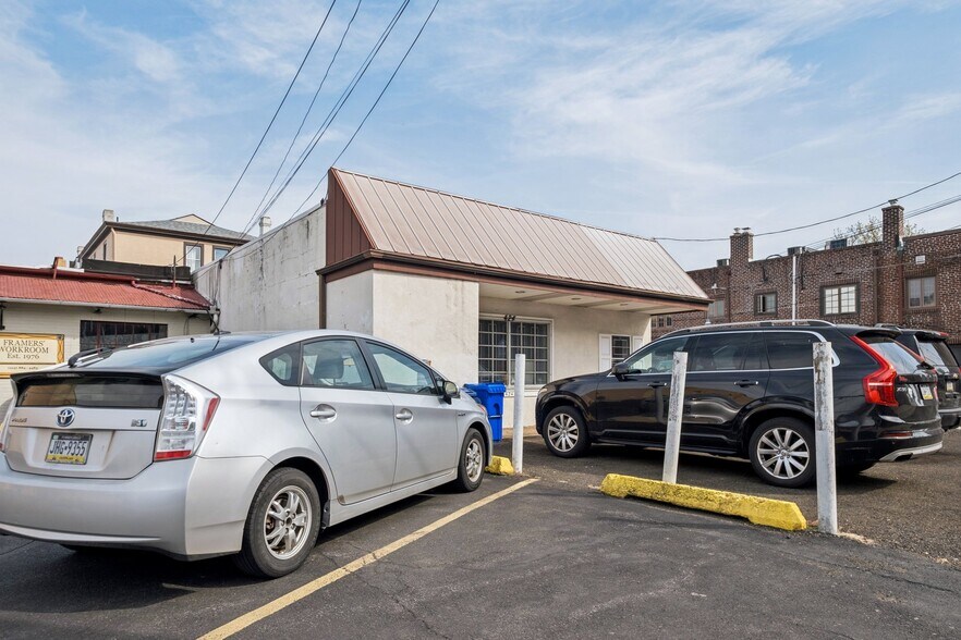 More Photos Of 431-433 Old York Rd, Jenkintown Office For Sale