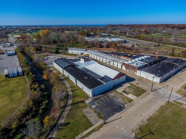 More Photos Of 331 Miller St, Benton Harbor Warehouse For Lease