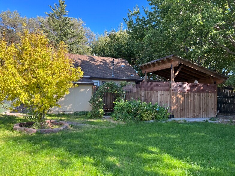 More Photos Of 804 S Bailey Ave, North Platte Flex For Sale