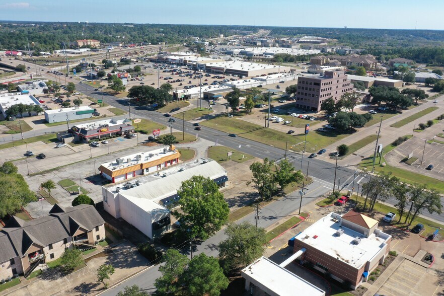 More Photos Of 1423 Brazos Dr, Huntsville Office For Sale