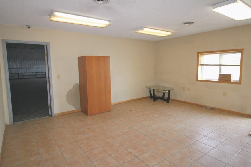 More Photos Of 8401 NW 282nd St, Berthold Warehouse For Lease