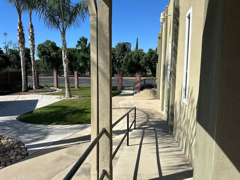 More Photos Of 1001 W Noble Ave, Visalia Specialty For Sale