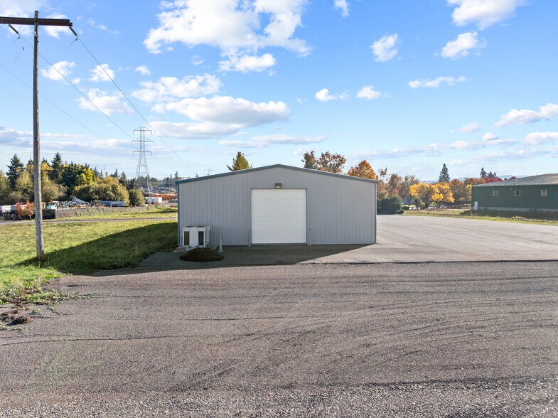 More Photos Of 13735 SW Galbreath Dr, Sherwood Warehouse For Lease