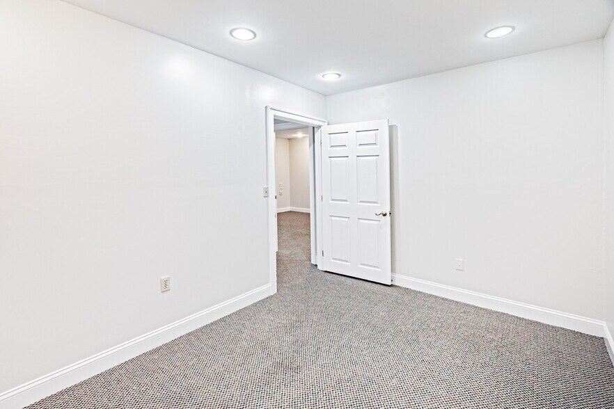 More Photos Of 5201-5215 W Woodmill Dr, Wilmington Medical For Sale