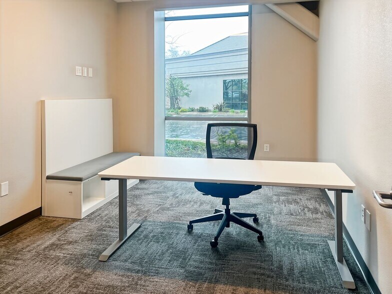 More Photos Of 265 E River Park Cir, Fresno Coworking Space
