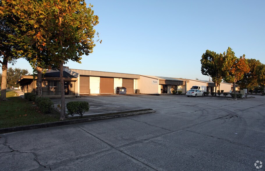 More Photos Of 416 Commerce Way, Longwood Manufacturing For Lease