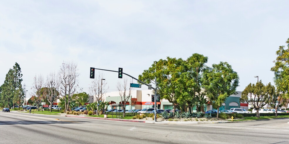 More Photos Of 12711 Ramona Blvd, Baldwin Park Warehouse For Lease