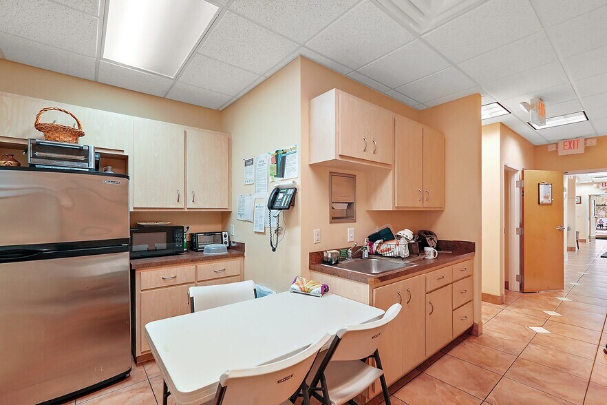 More Photos Of 1414 E Main St, Leesburg Medical For Lease