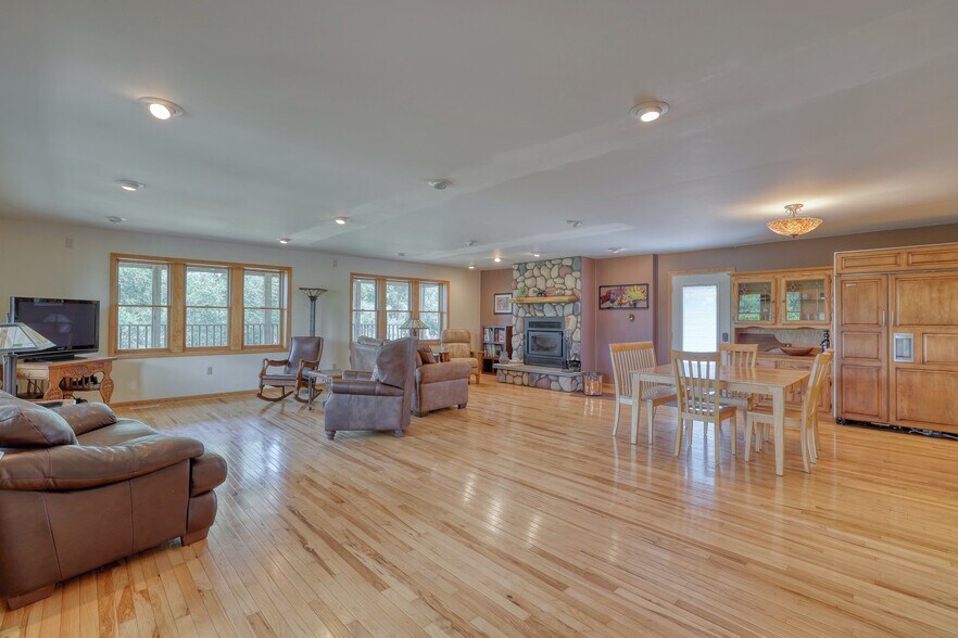 More Photos Of S73W23970 National Ave, Big Bend Flex For Sale