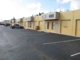 More Photos Of 3454-3472 SE Dixie Hwy, Stuart Showroom For Lease