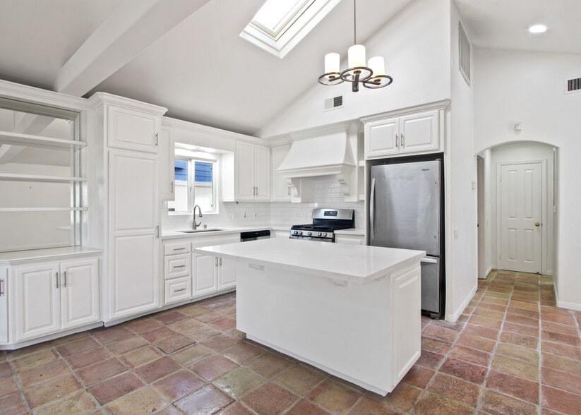 More Photos Of 174 Flower St, Costa Mesa Apartments For Sale