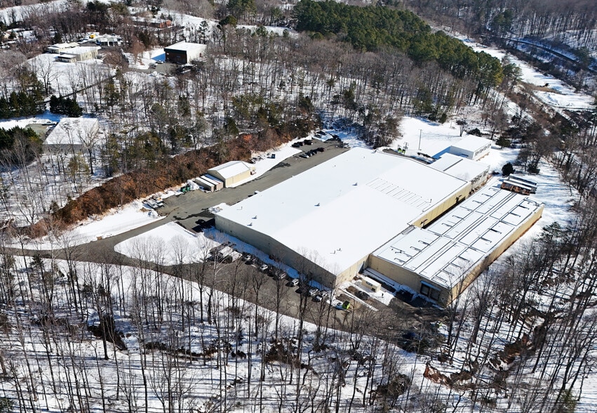 More Photos Of 556 Dettor Rd, Charlottesville Warehouse For Lease