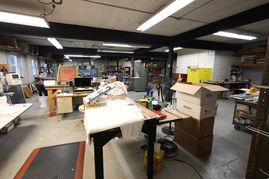 More Photos Of 2148 S Main St, Waterbury Warehouse For Lease