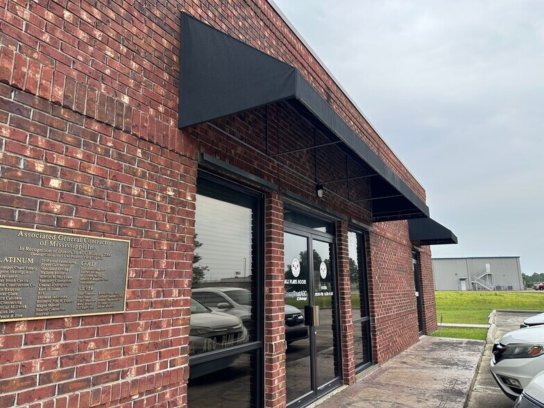 More Photos Of 12272 Intraplex Pky, Gulfport Office For Sale