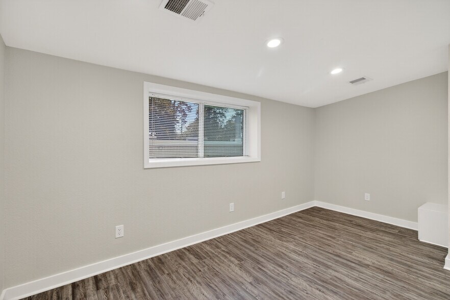 More Photos Of 2227 Golden Rd, Spring Warehouse For Lease